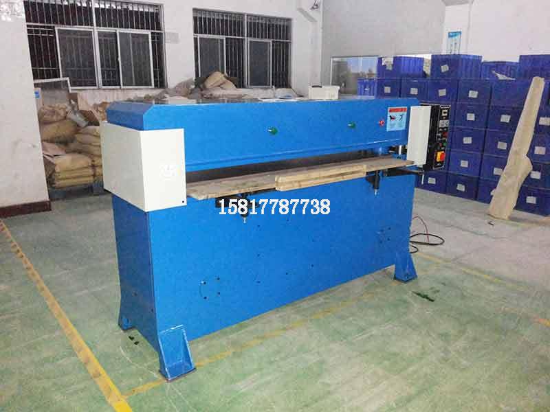 四柱裁斷機 四柱裁斷機